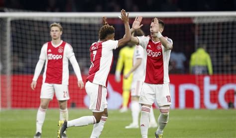 Ajax Overleeft Rampstart, Heroïsche Comeback