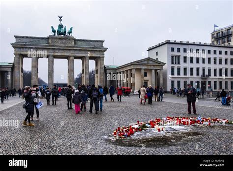 Berlin: Tourist Nach Mahnmal-Angriff Schwer Verletzt