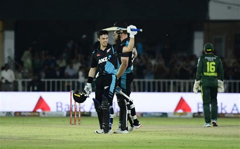 New Zealand Starts Strong, Beats Pakistan