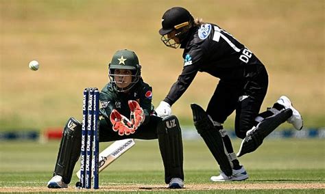 New Zealand Triumphs Over Pakistan