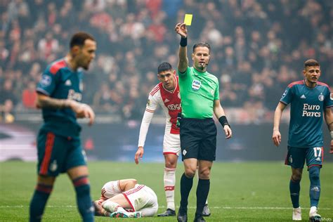 Scheidsrechter Bekritiseerd Na Ajax-Union Duel