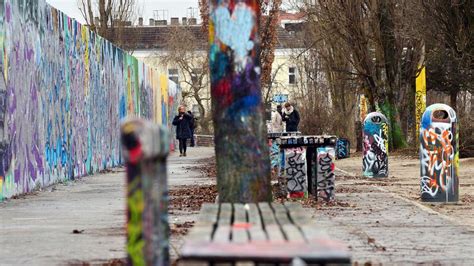 Schwere Verletzungen: Tourist Angegriffen Am Berliner Mahnmal