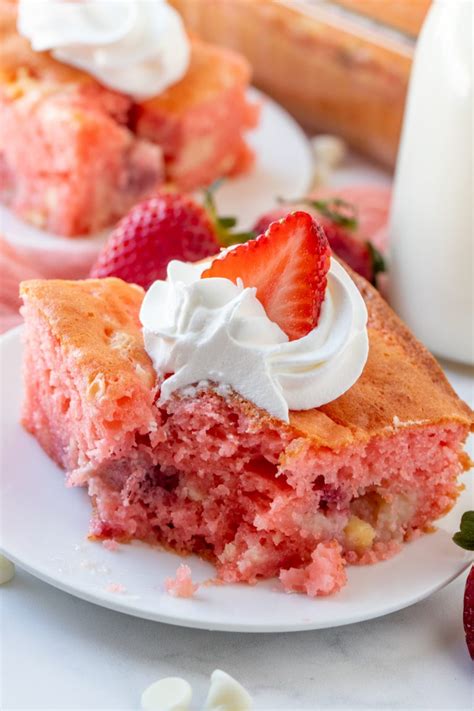 Strawberry Earthquake Cake Recipe